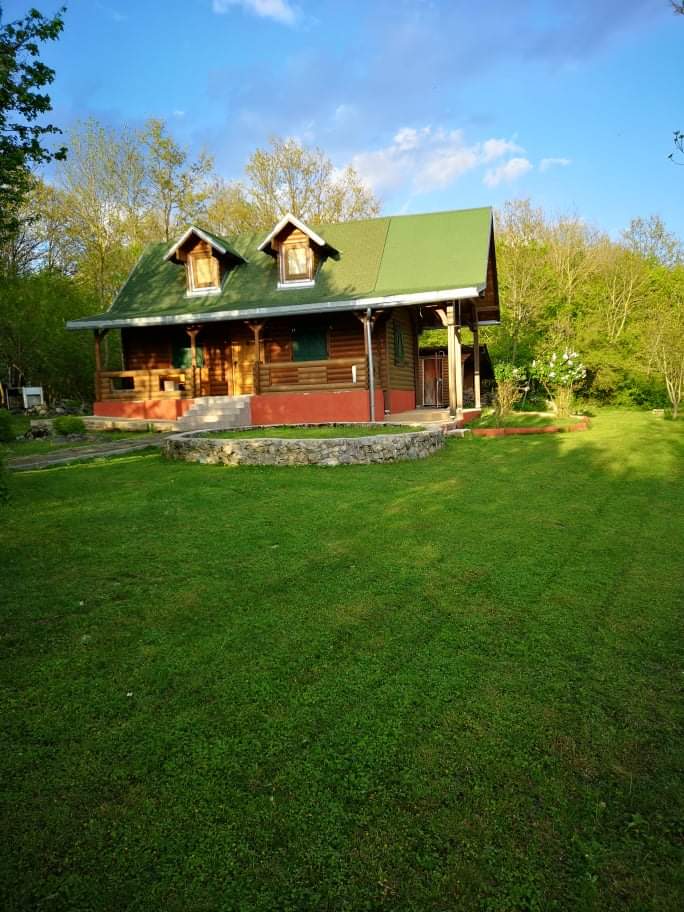 Kuća Na Jezeru Štikada