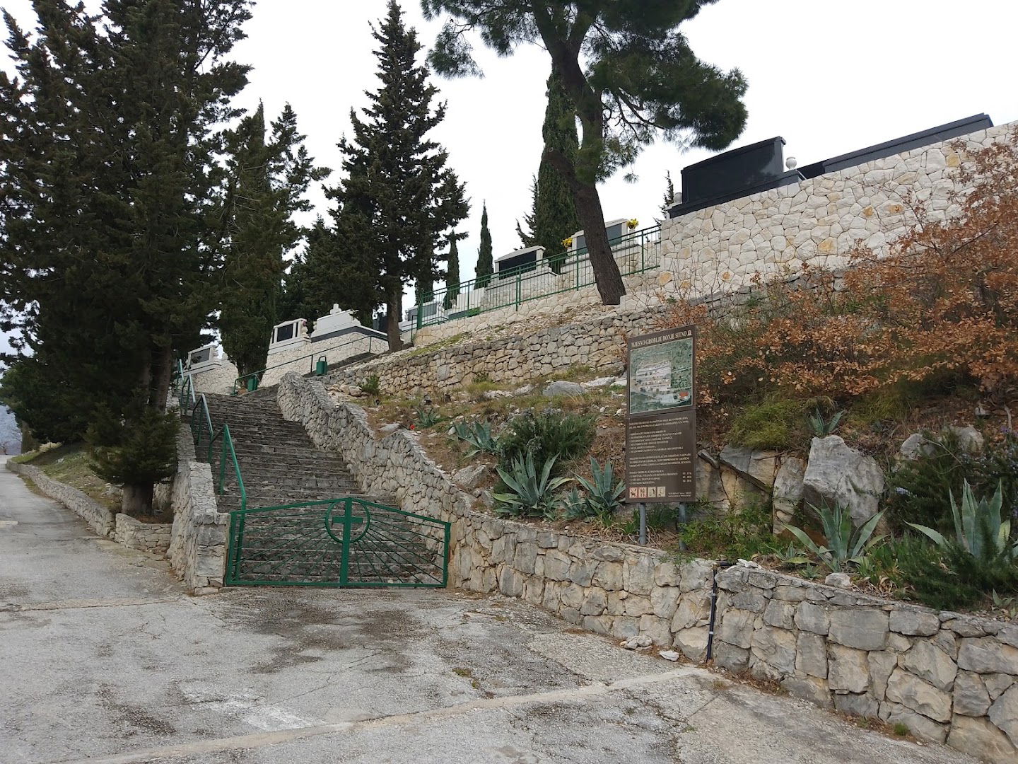 Donje Sitno cemetery