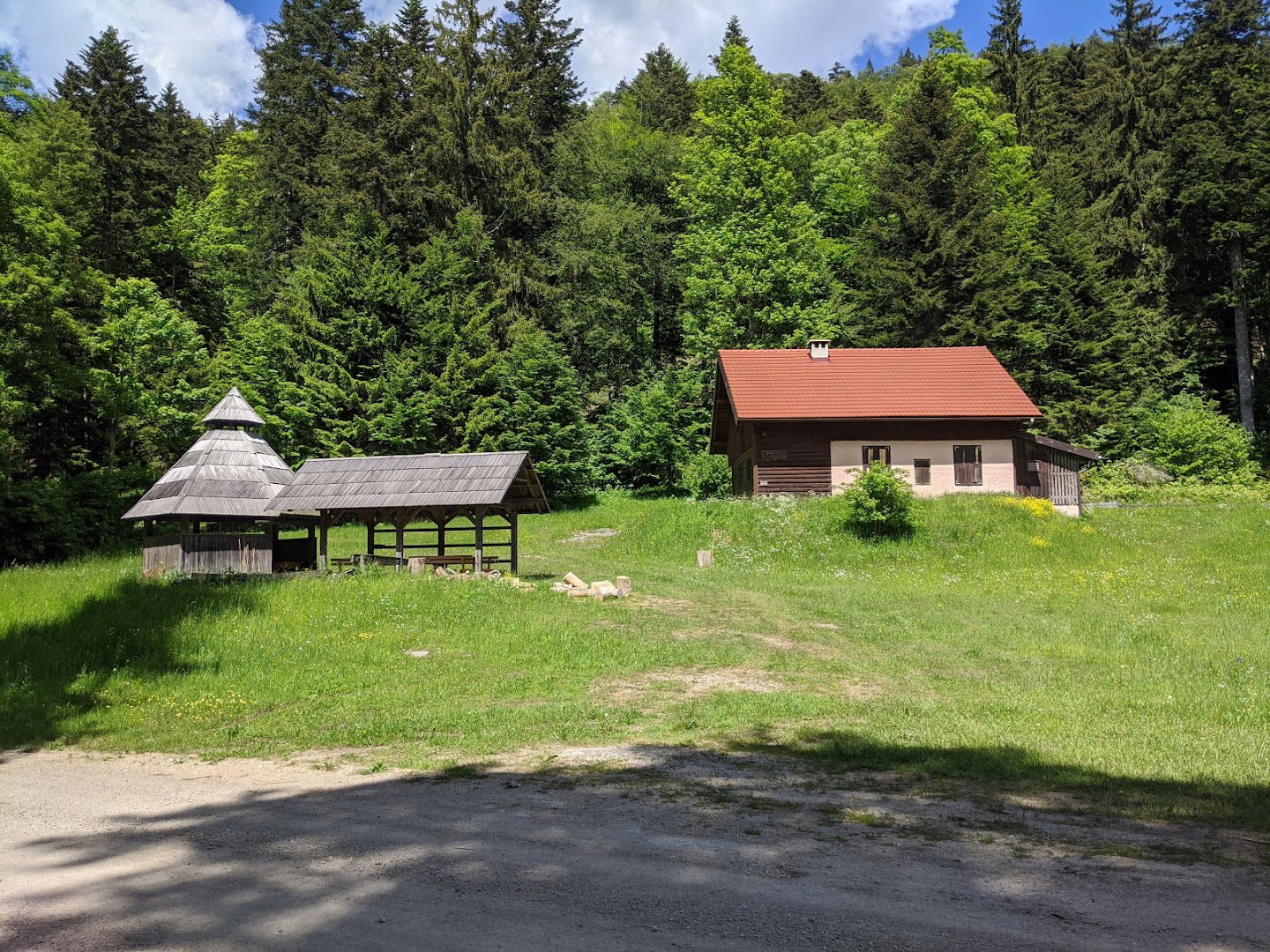 Gozdna koča "Žaga Medvedjek"