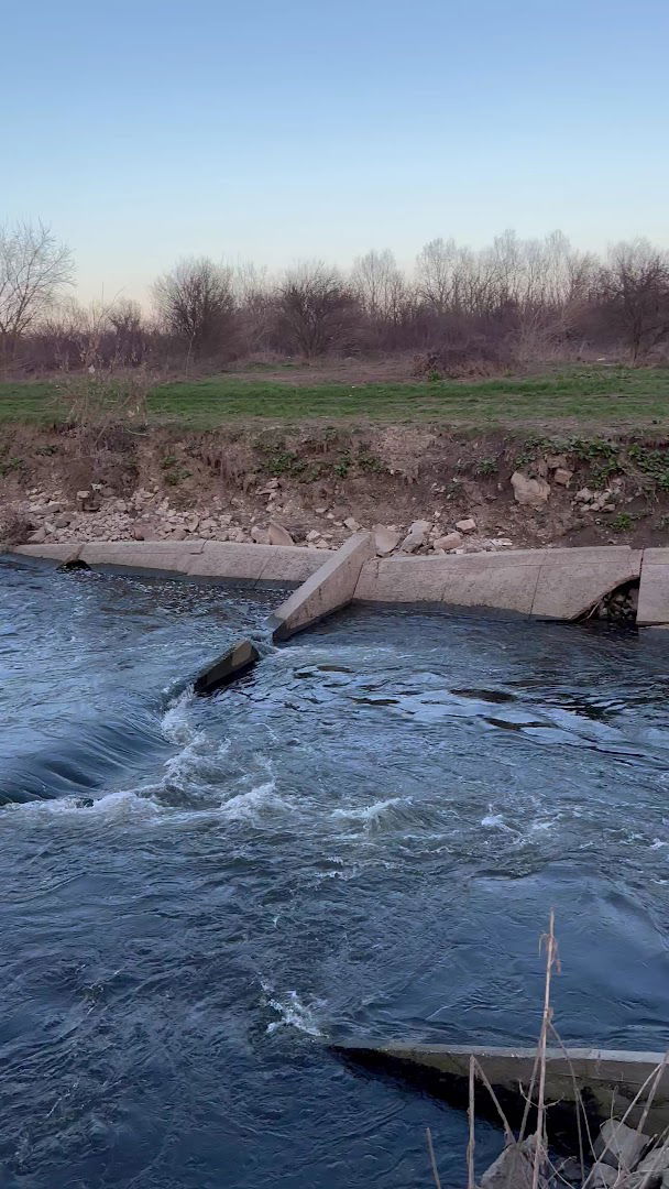 Ulijevanje gradskog otpadnog kanala u Savu