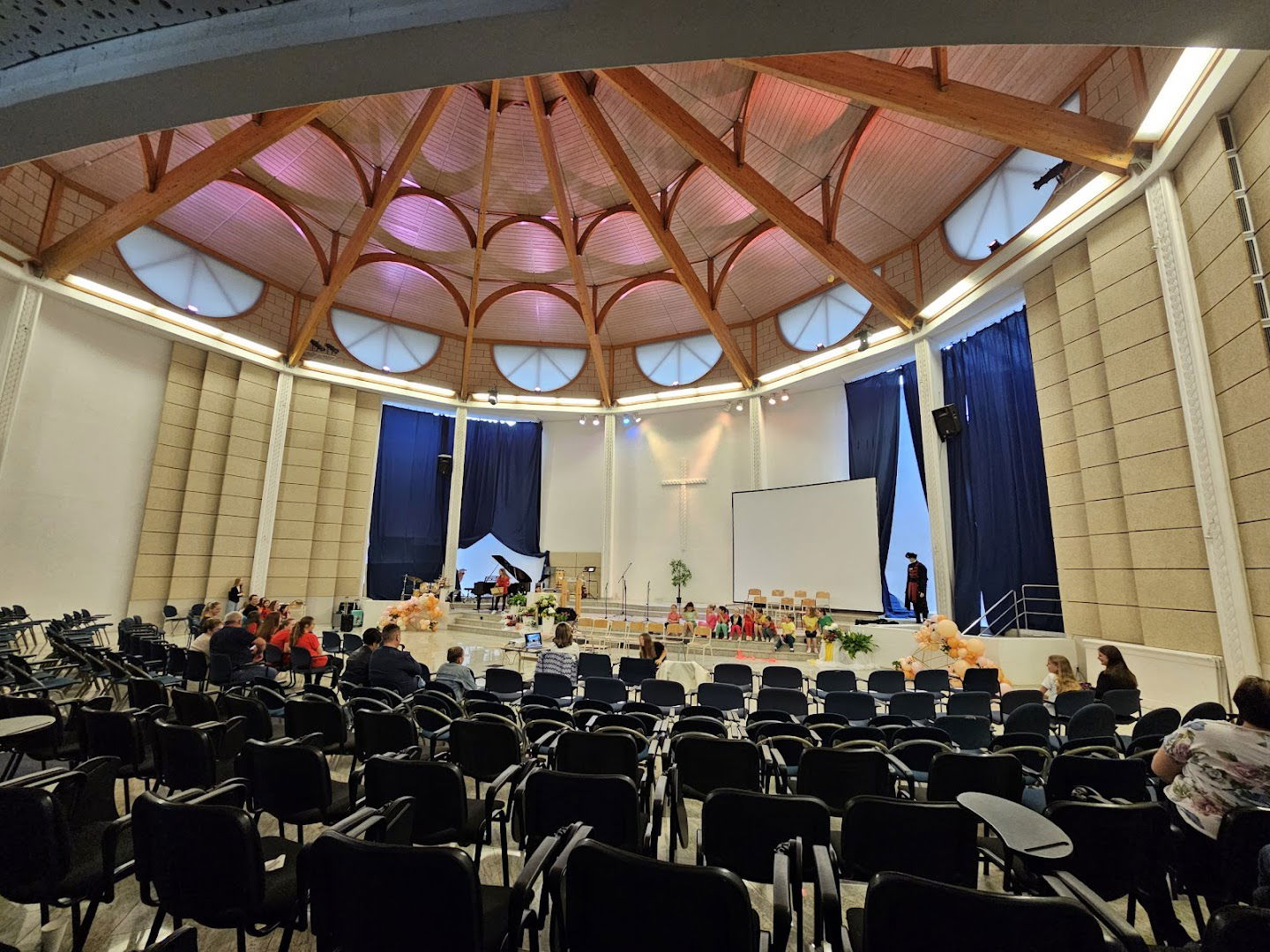 Baptist church with pastoral center