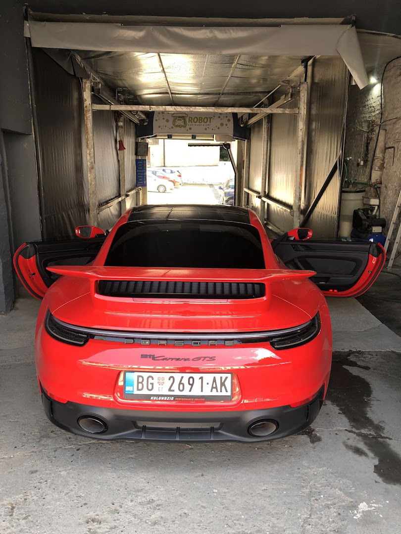 AUTOPERIONICA “URBAN ROBOT CAR WASH”