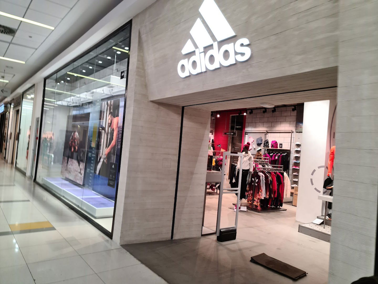 adidas Store Beograd, Delta
