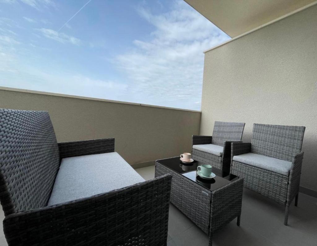 Bookkeeper's Apartment Split