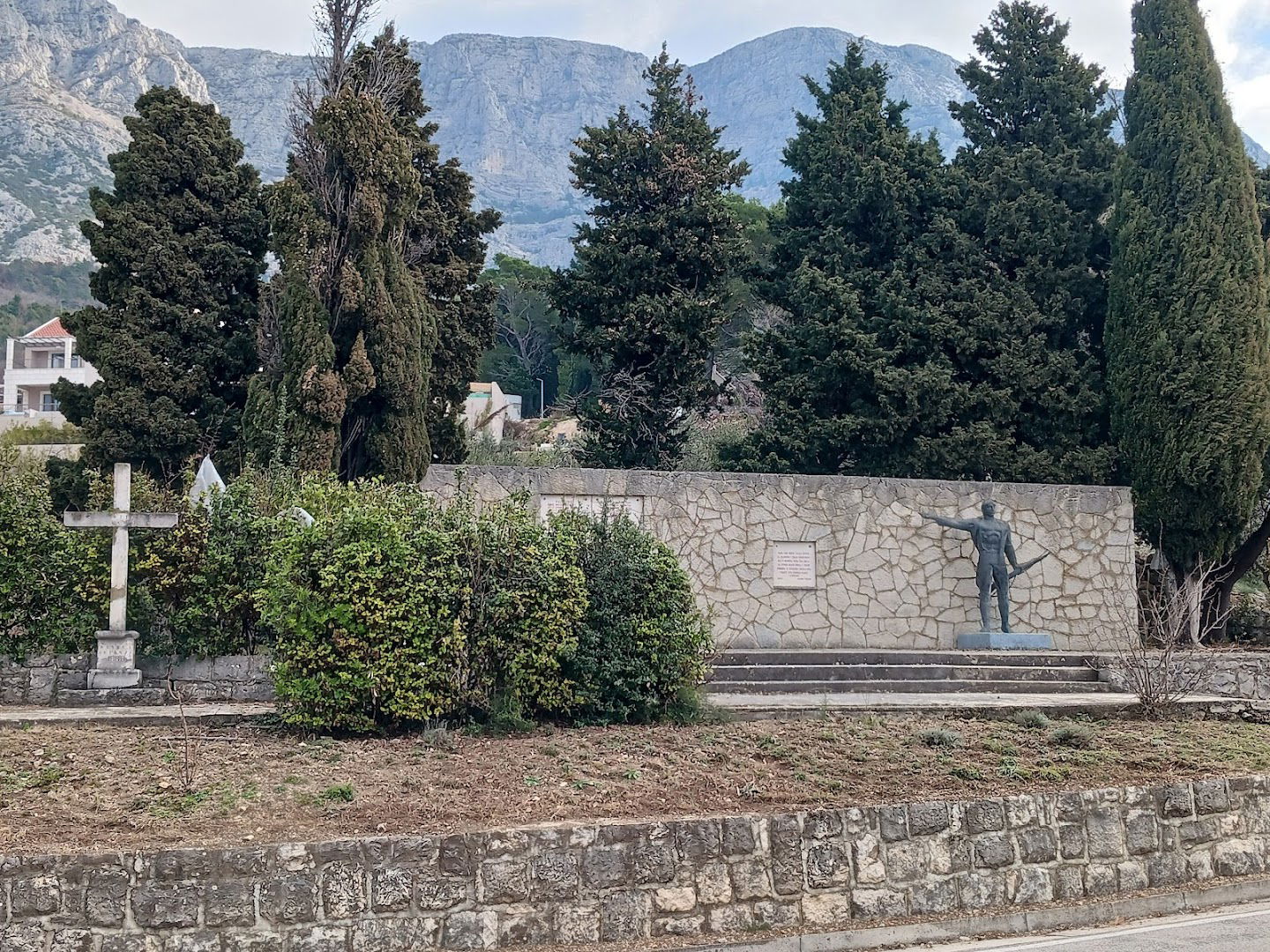 Spomenik palim borcima i civilnim žrtvama
