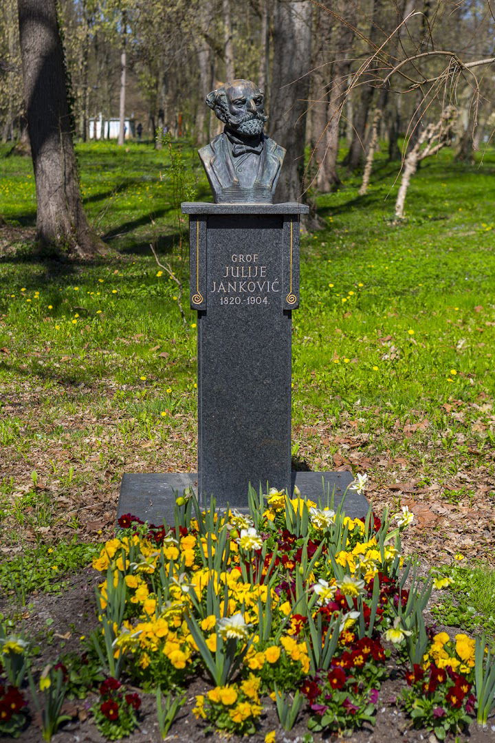 Spomenik grofa Julija Jankovića