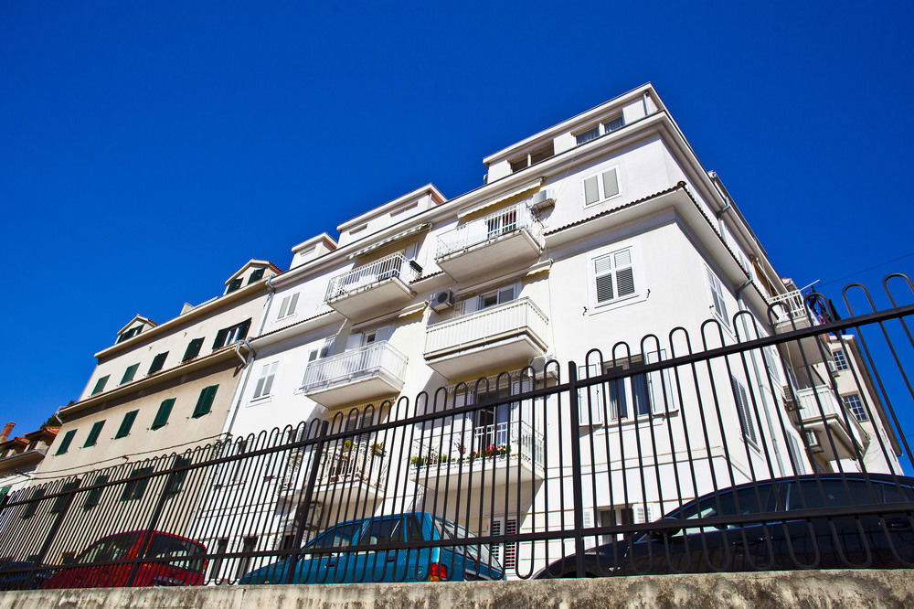 Split Apartments Peric