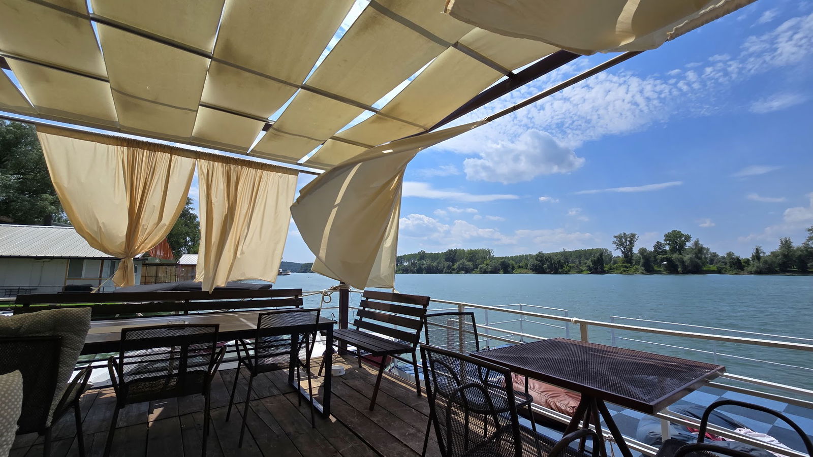 Pikadili Splav Restoran