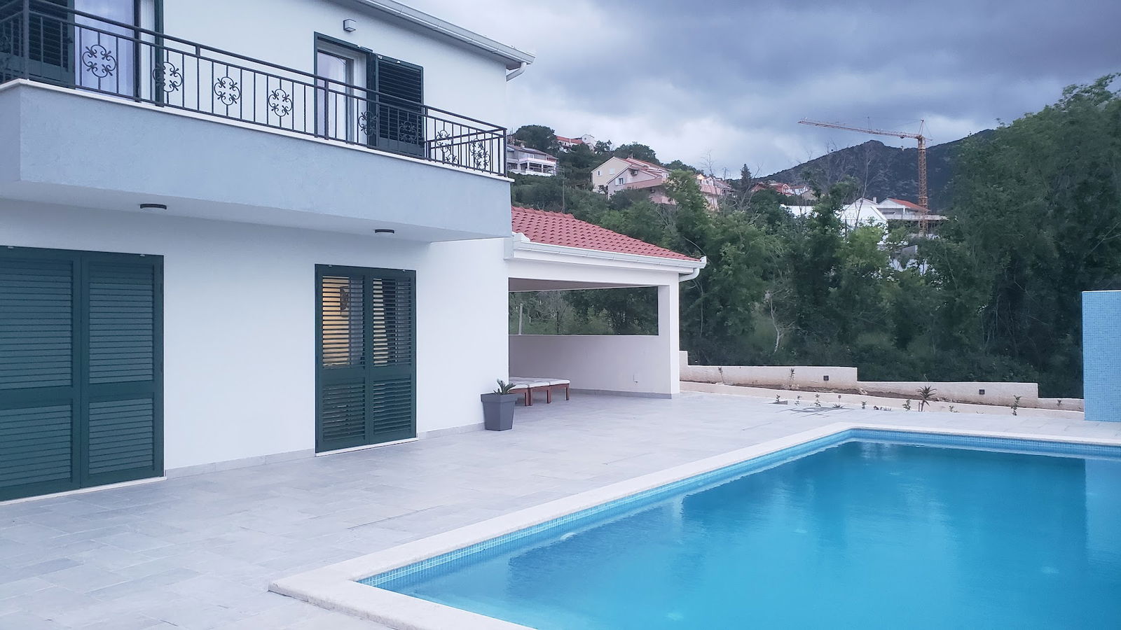 Secluded house with swimming pool