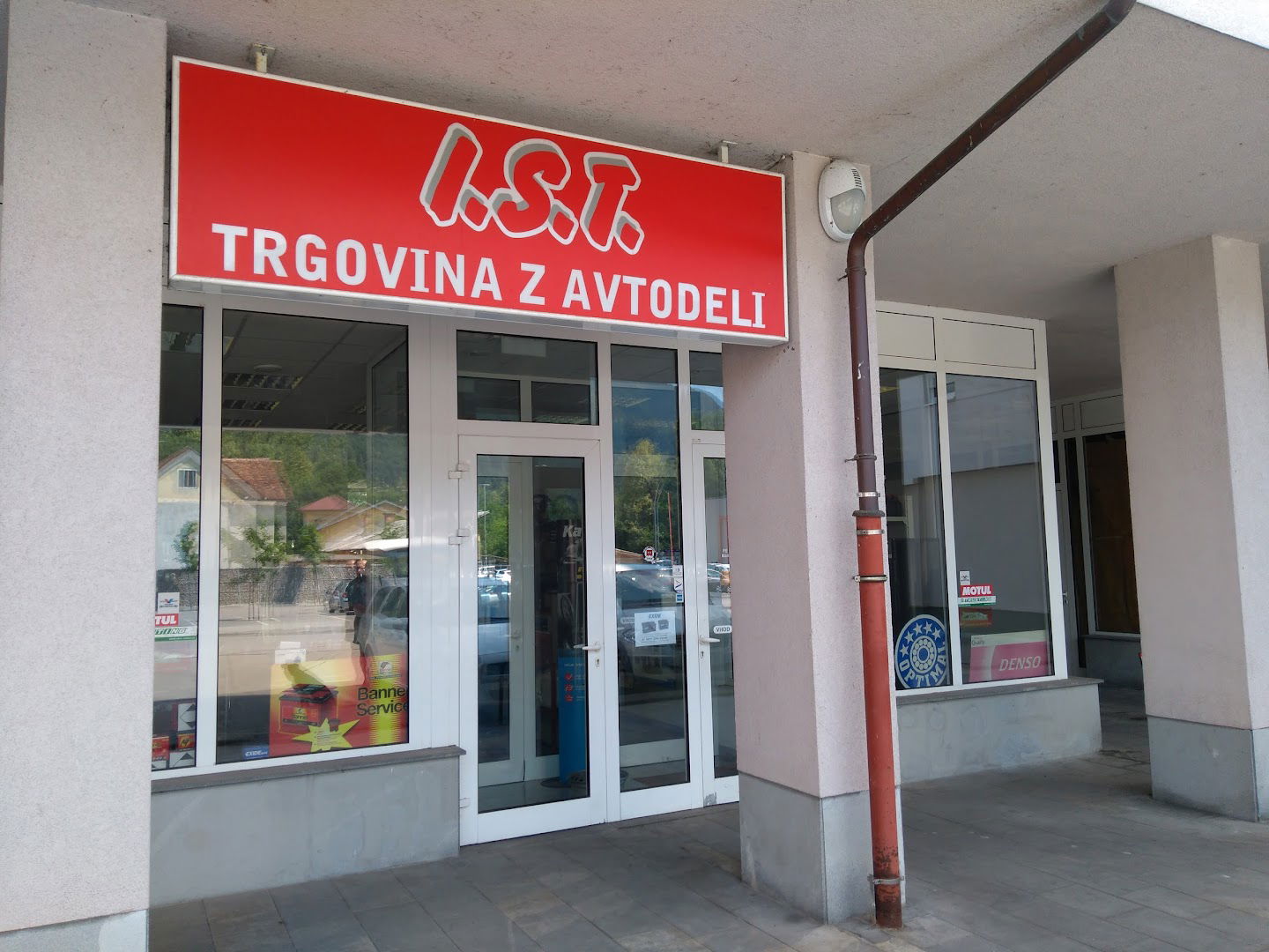 I.S.T. Avtodeli, Trgovina Brod