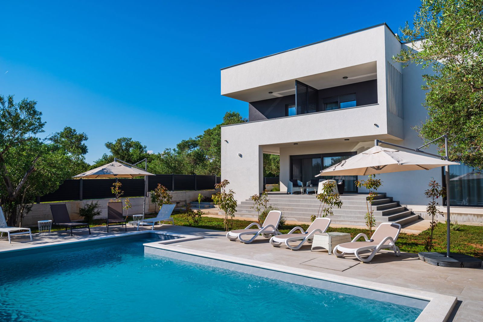 Crowonder Sun Dance Apartments