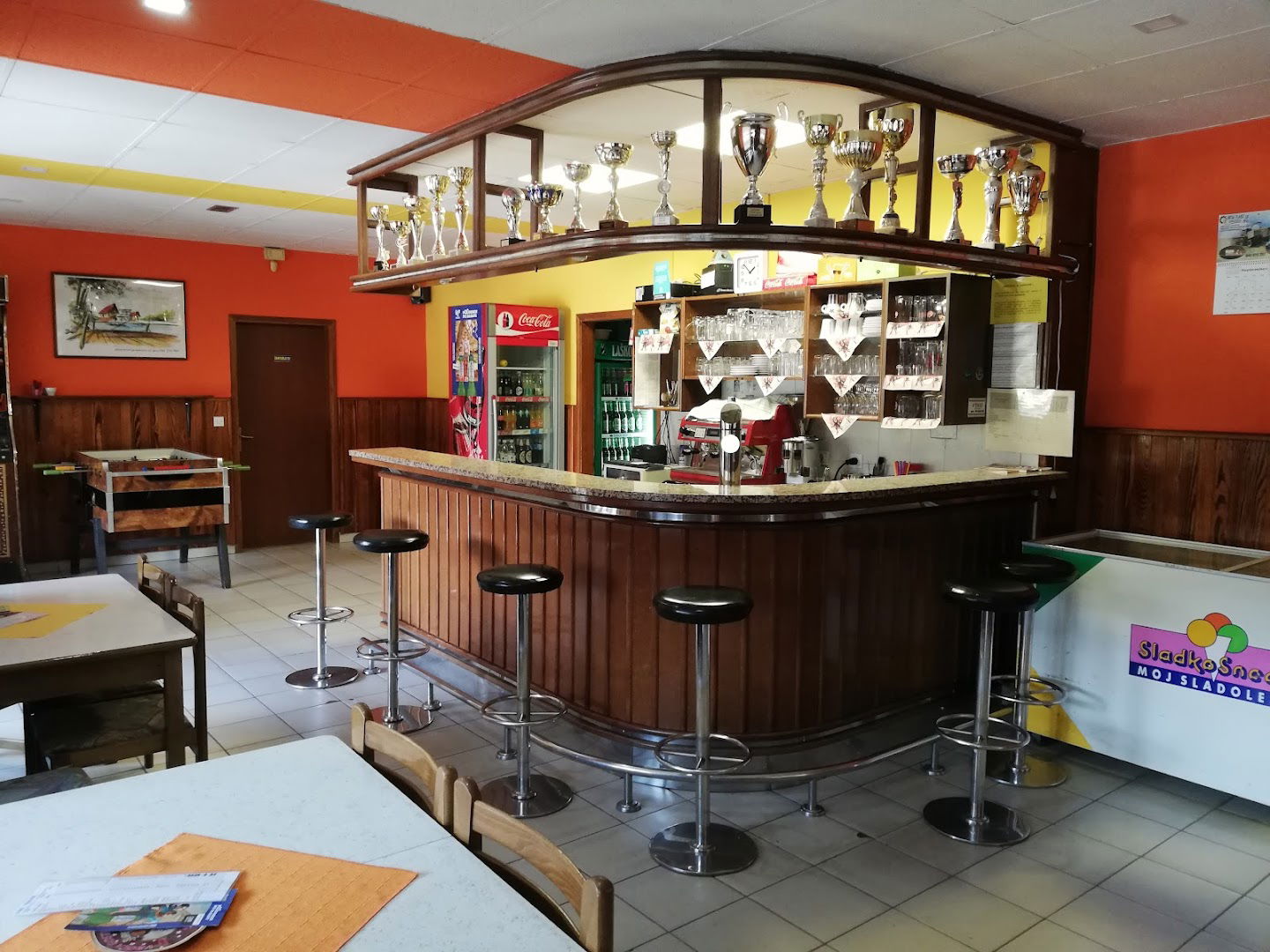 Kuharič Miran s.p. - Trgovina na bregu, bar Texas