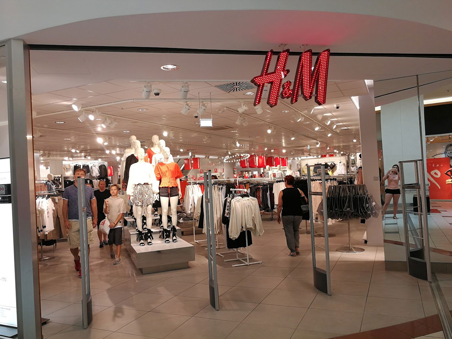 H&M