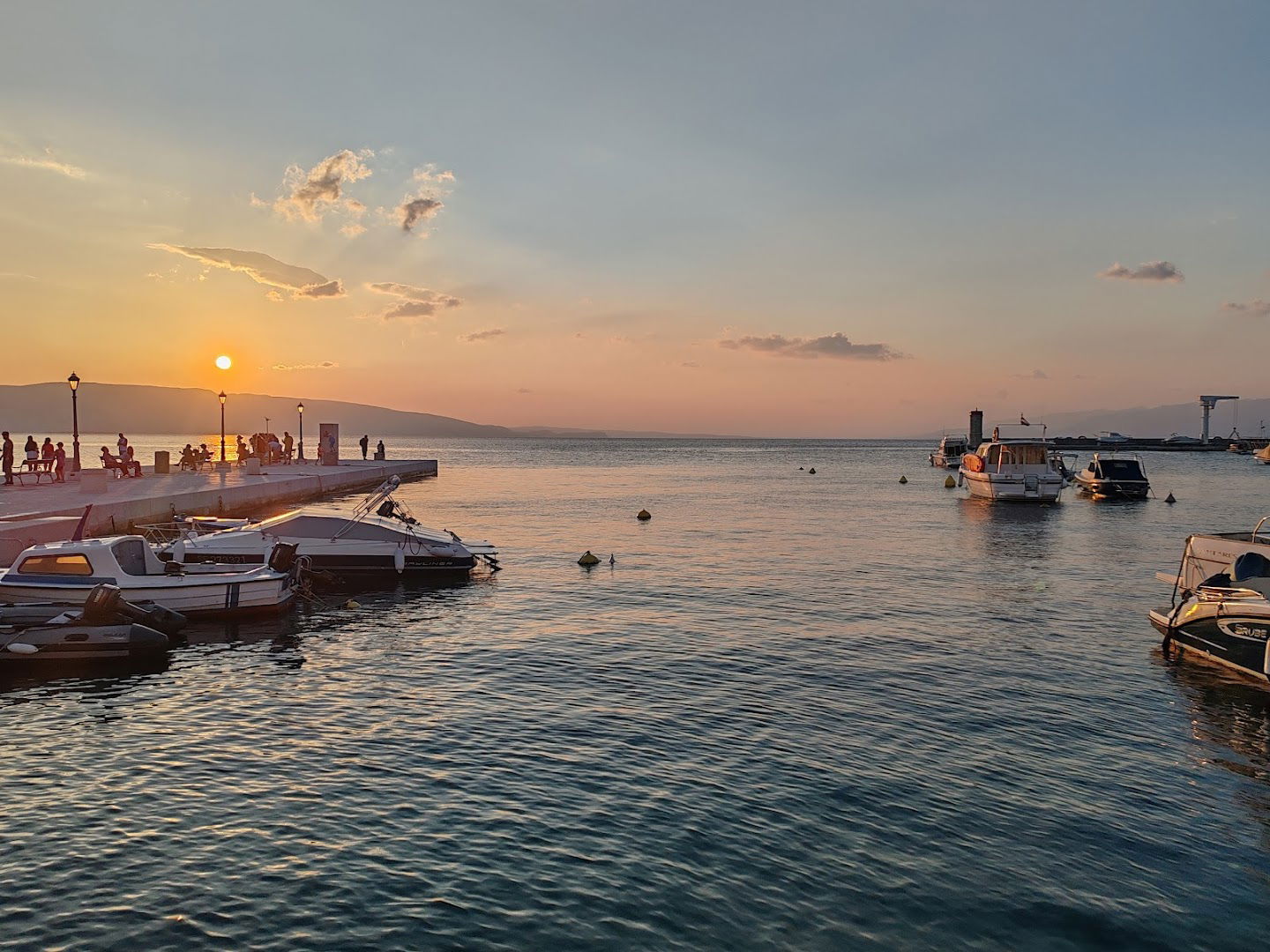 Obala dr. Franje Tuđmana 9 Parking