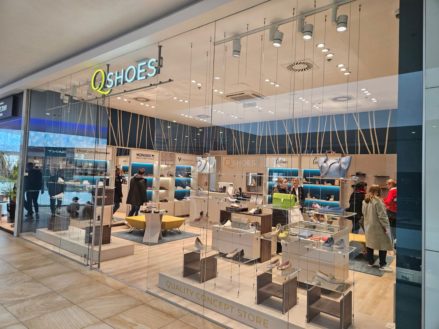 Q SHOES Split - Quality concept store