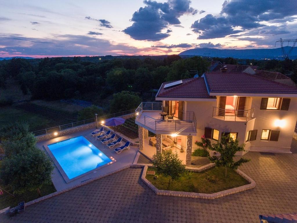 Villa in vino veritas