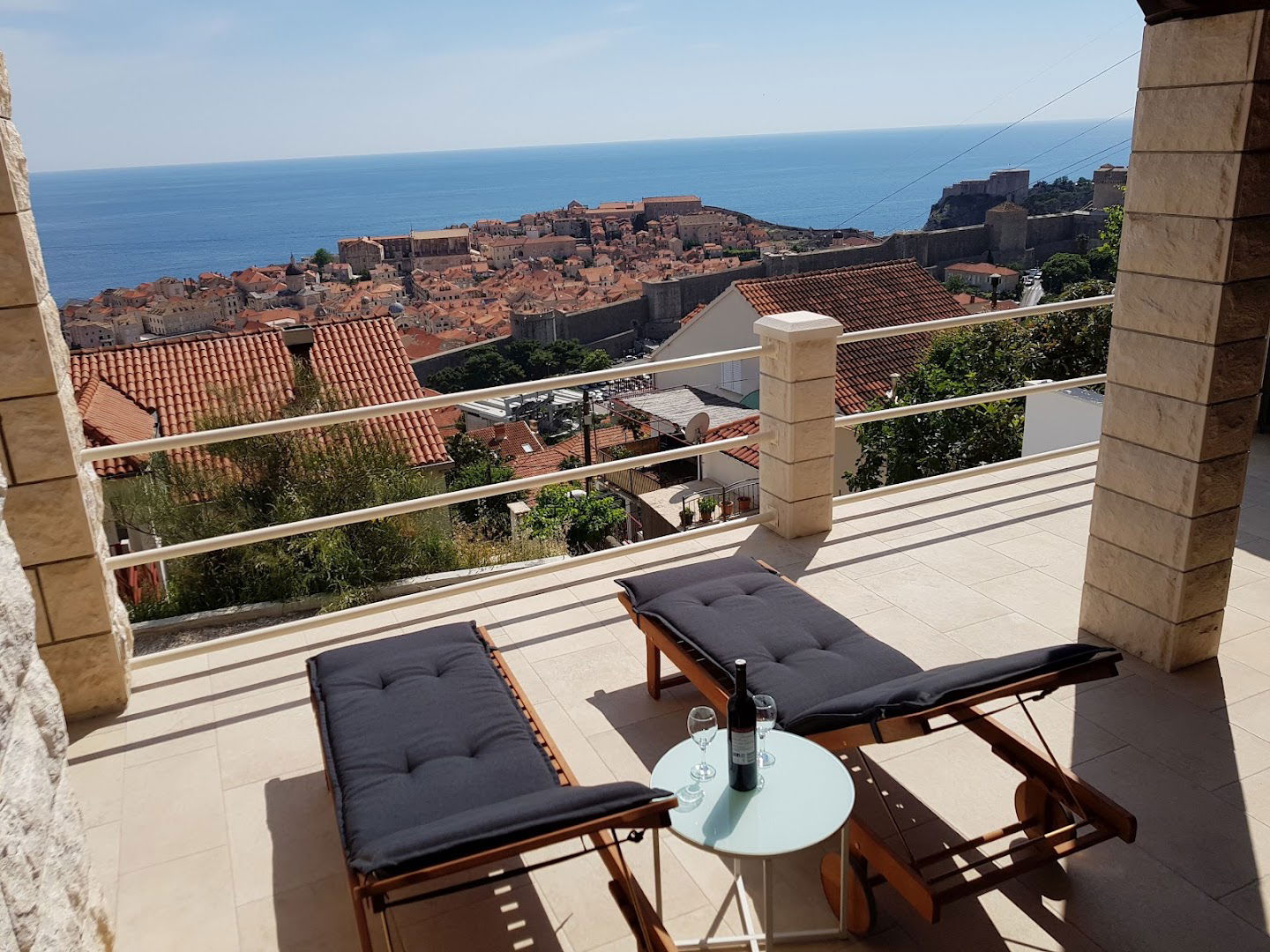 Old town and sea view apartment