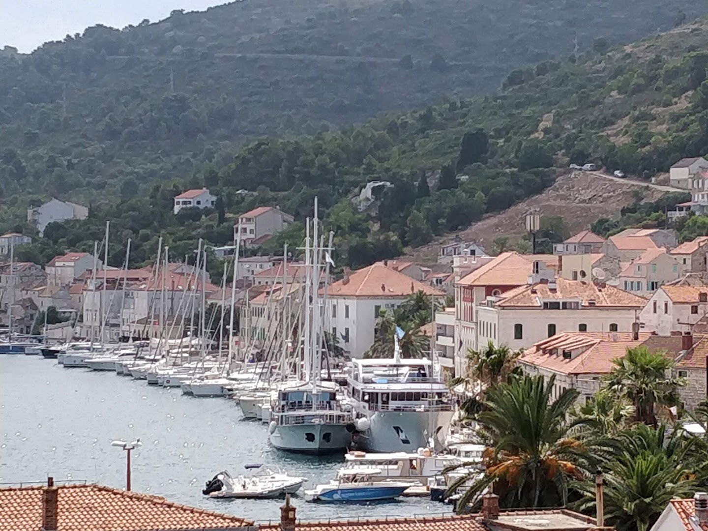 Apartments Nikola Vis