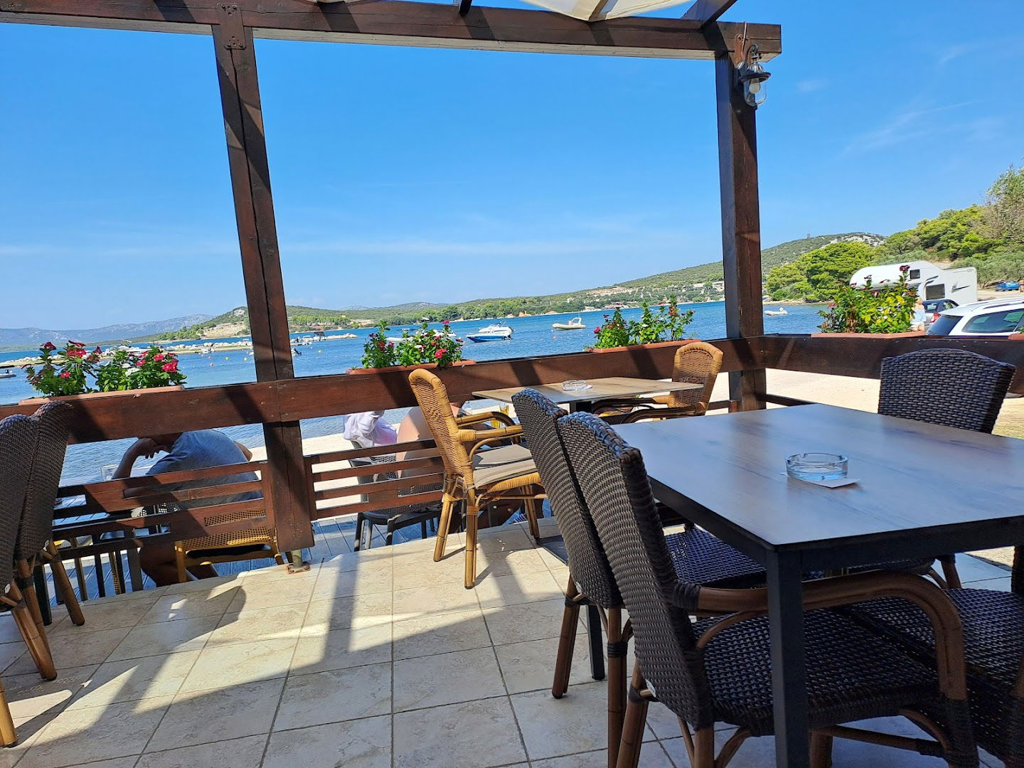 Plitka Vala Restaurant