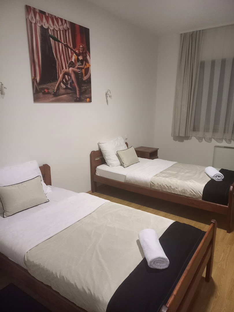 KTC Apartments restaurants 'Clare'