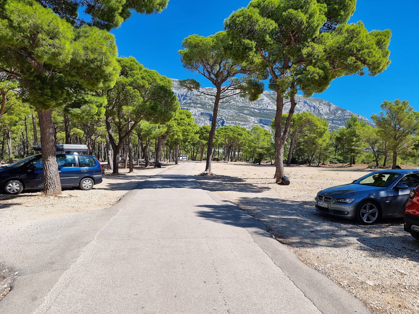 Parkovisko pri pláži