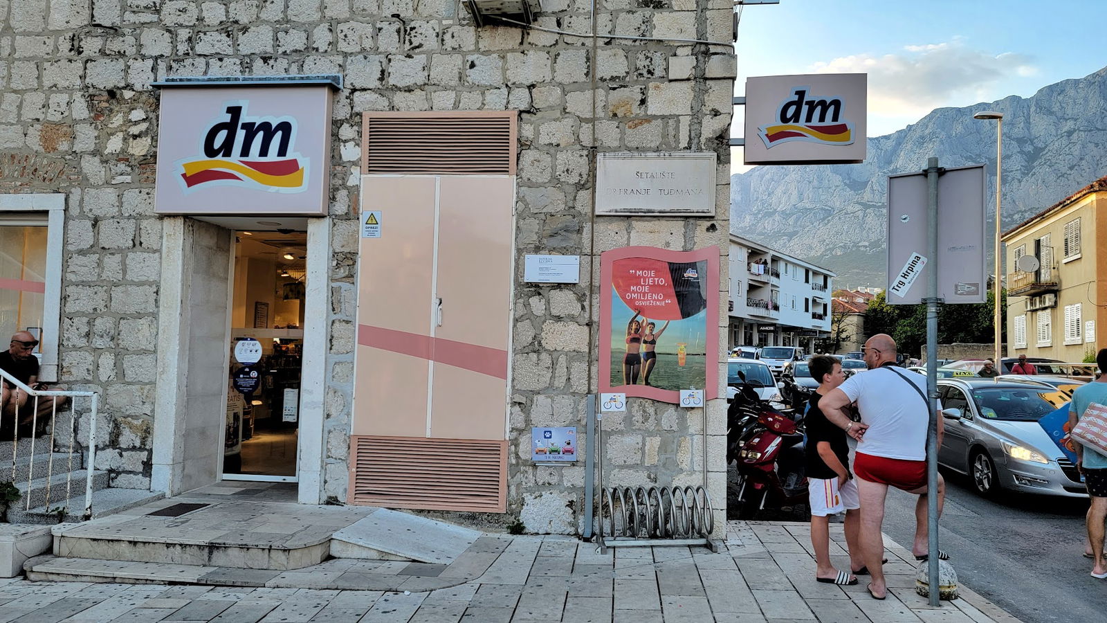 DM Drug Store