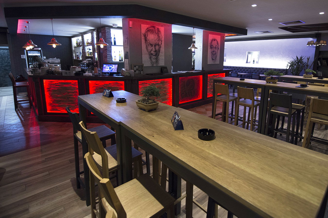 CAVIAR Sushi & Bistro