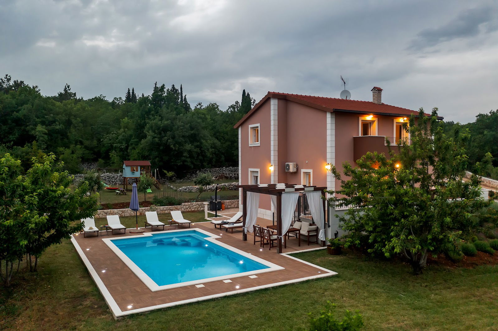 Four bedroom secluded villa with pool close to Imotski and Makarska
