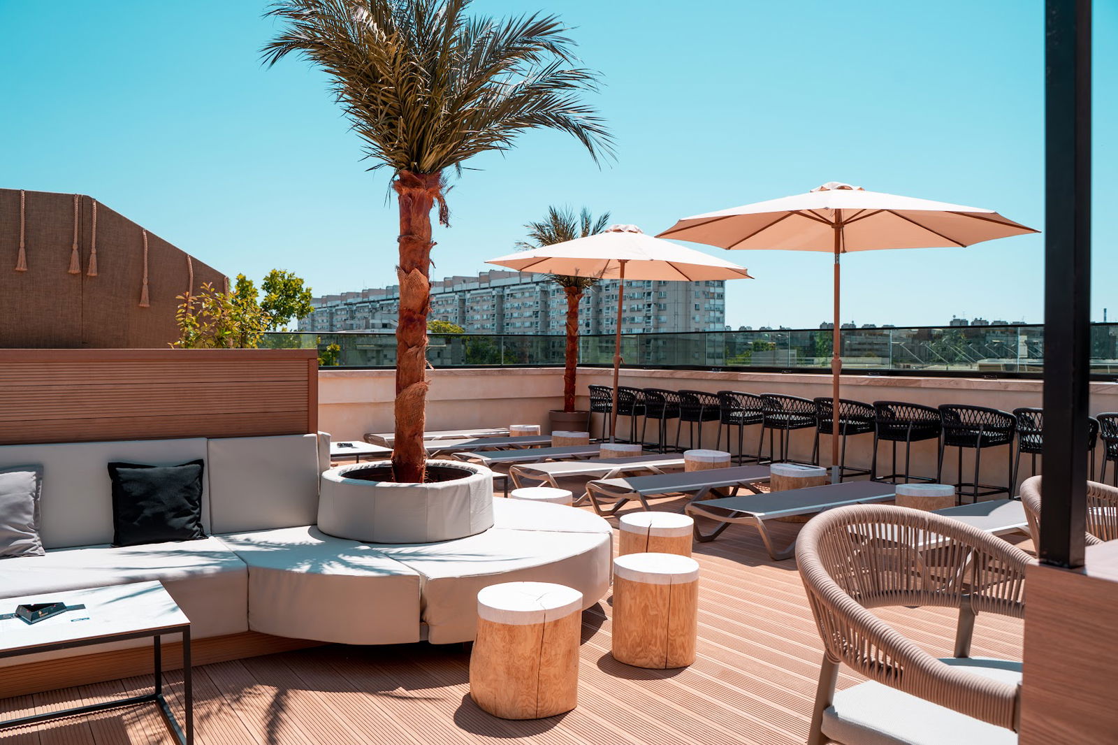 Skyfall - Rooftop Pool & Lounge