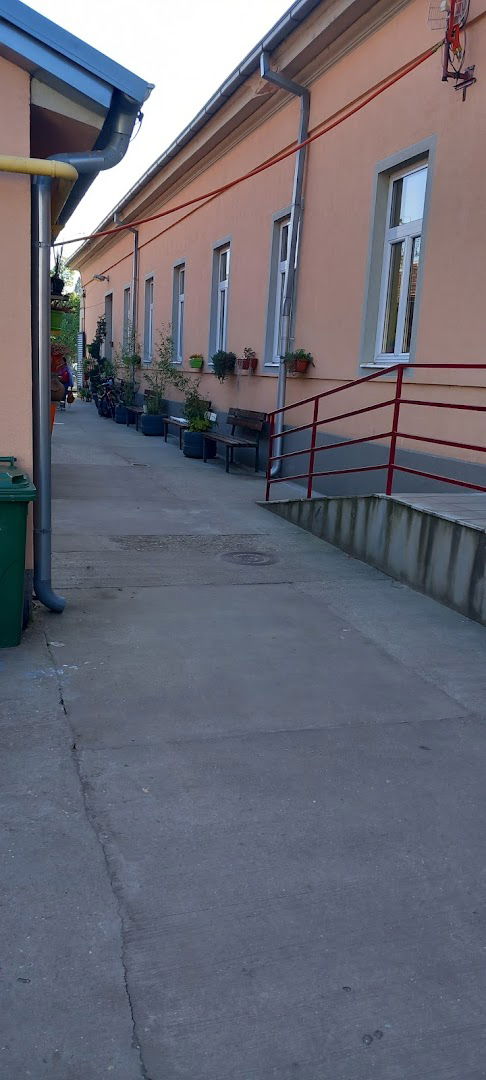 Škola za osnovno i srednje obrazovanje „Mara Mandić“