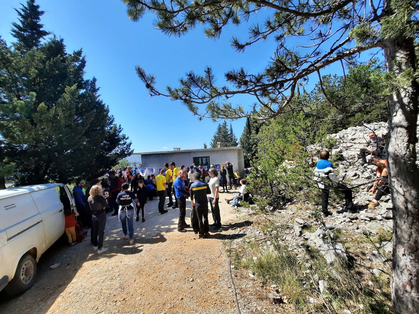 Lovački dom "Bumbari i Komarci"