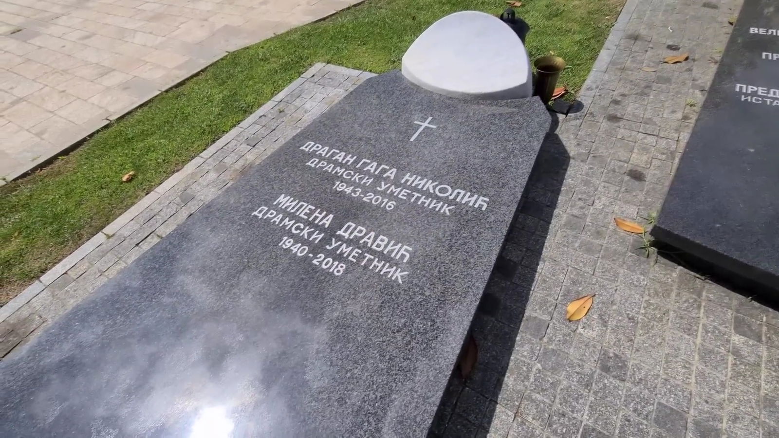 Dragan Nikolić and Milena Dravić's grave