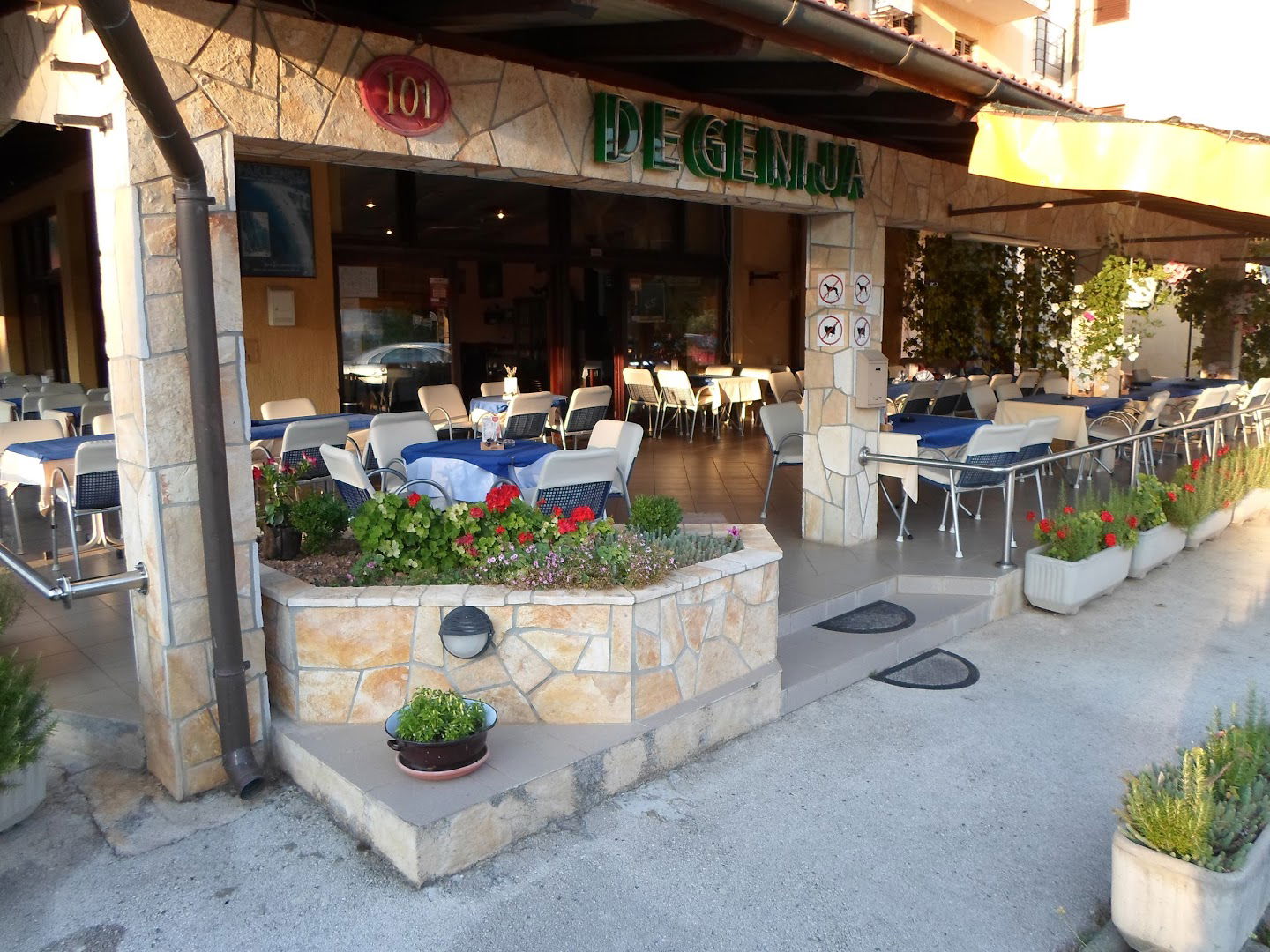 Apartments and Rooms Degenija