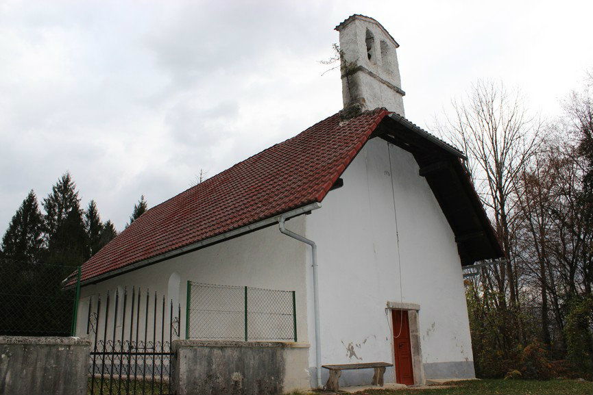 Cerkev sv.Štefan in Pokopališče Fara