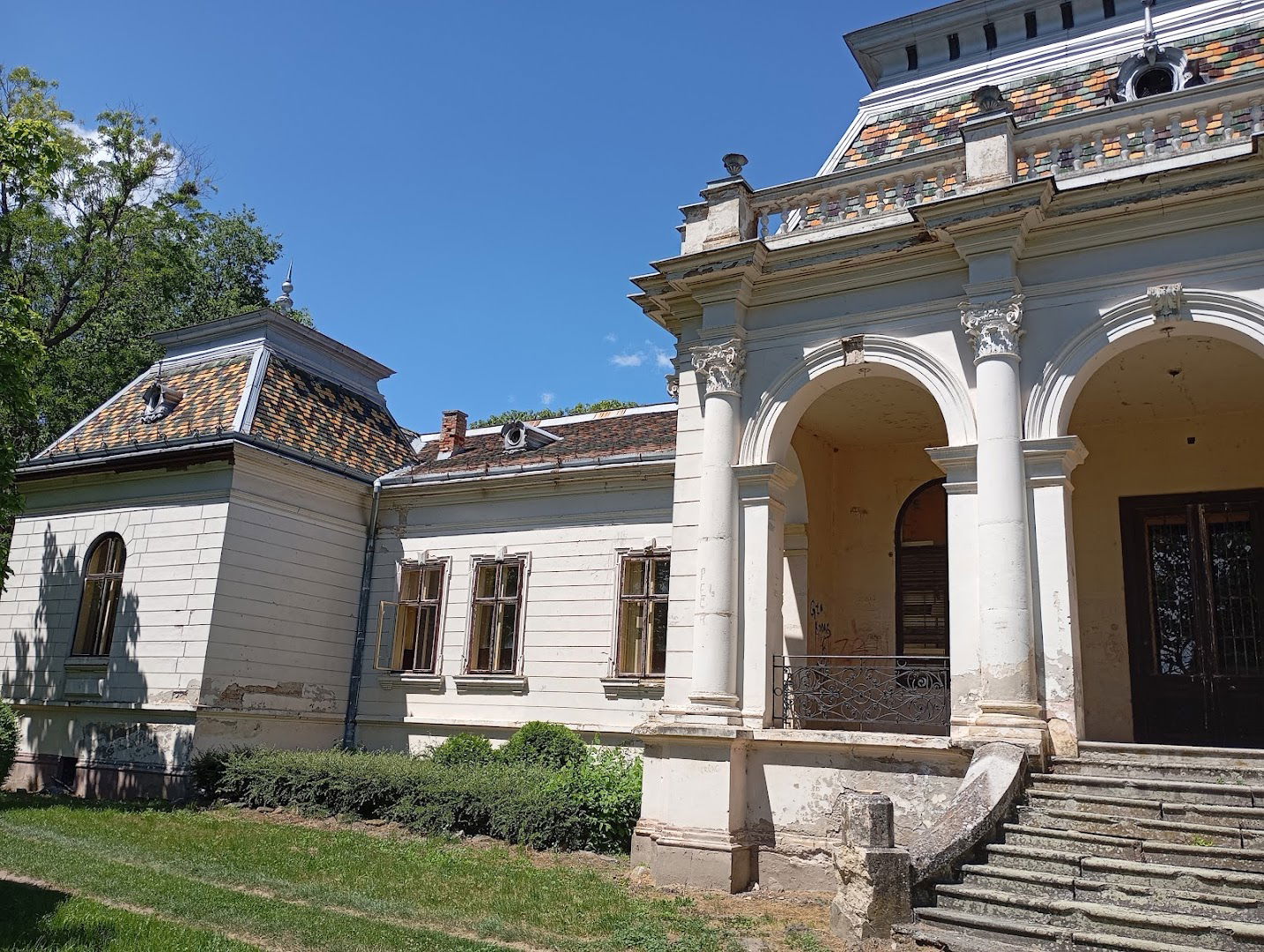 Dvorac Daniel, Konak