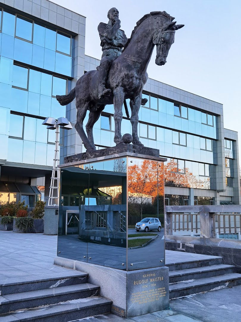 Spomenik generalu Rudolfu Maistru