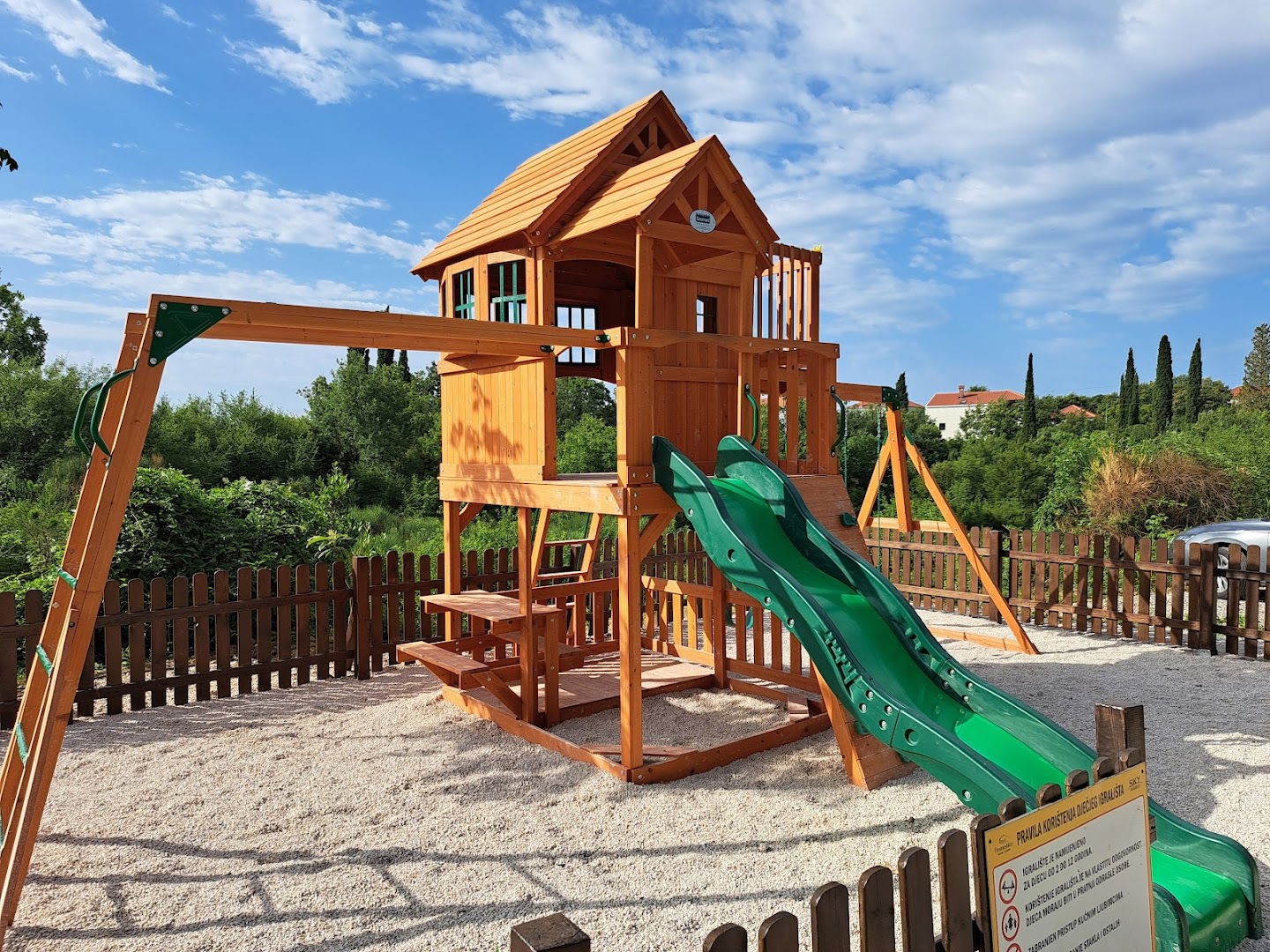 Sky Apartments & Rooms