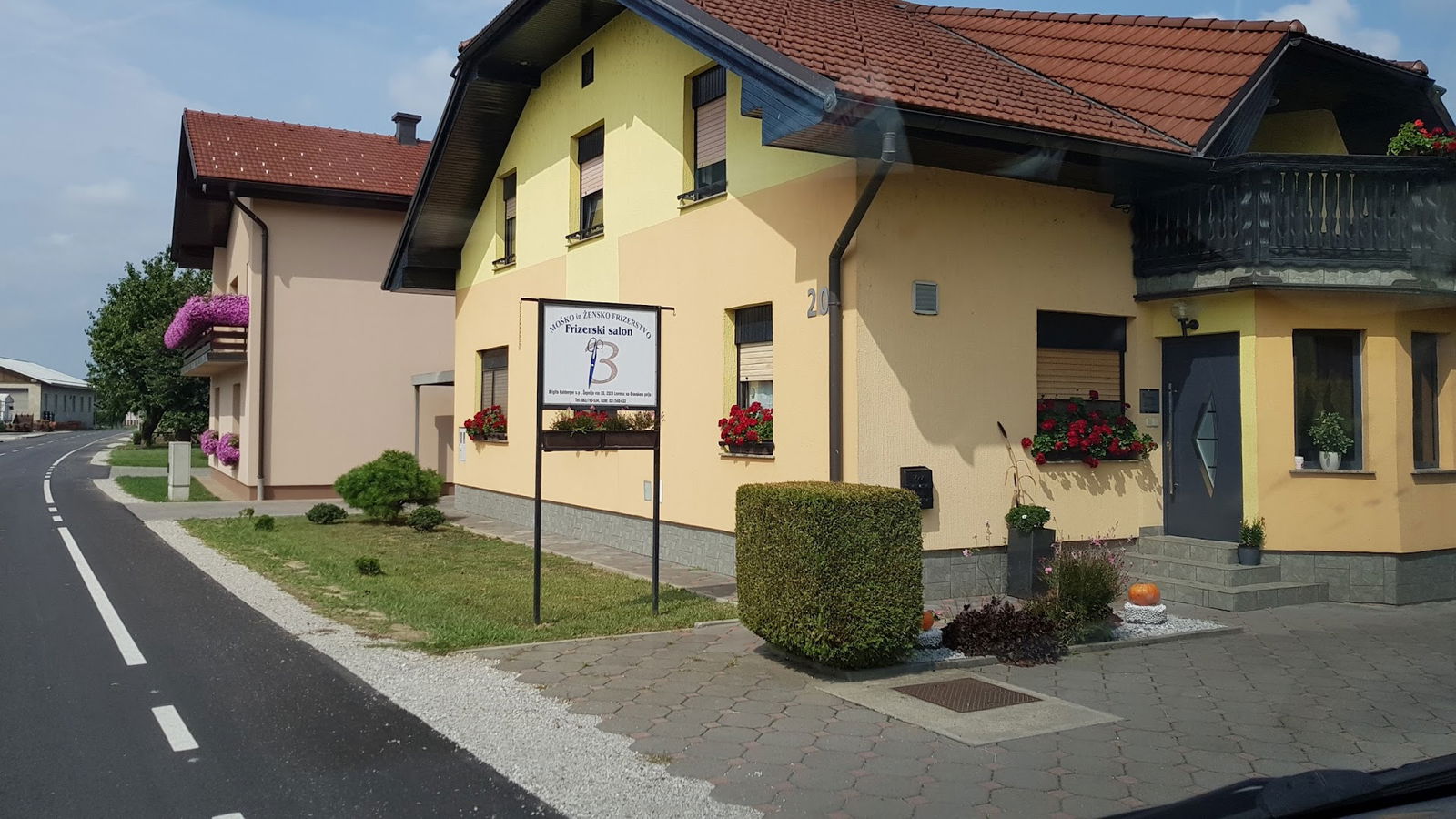 Nahberger Brigita s.p. - Moško in žensko frizerstvo "Frizerski Salon"