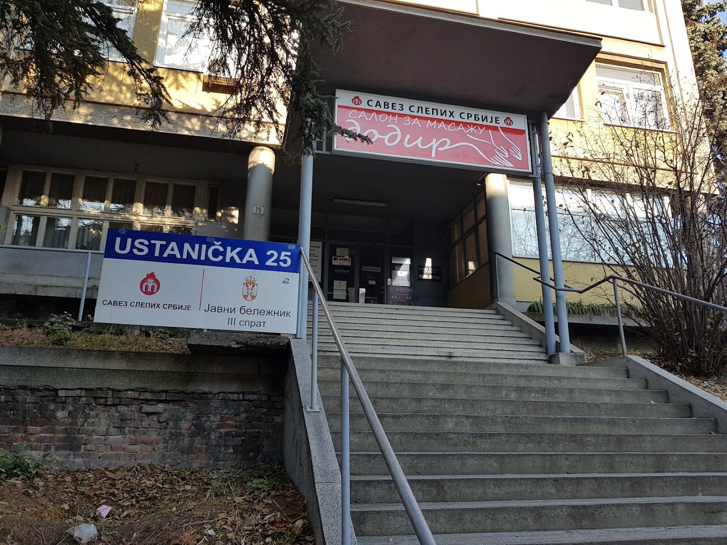 Javni beležnik Savo Mićković