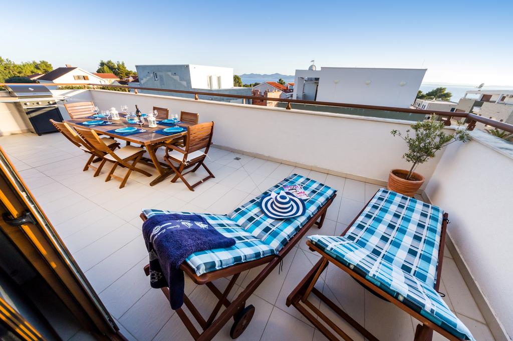 Aquamarine Deluxe Penthouse Petrcane