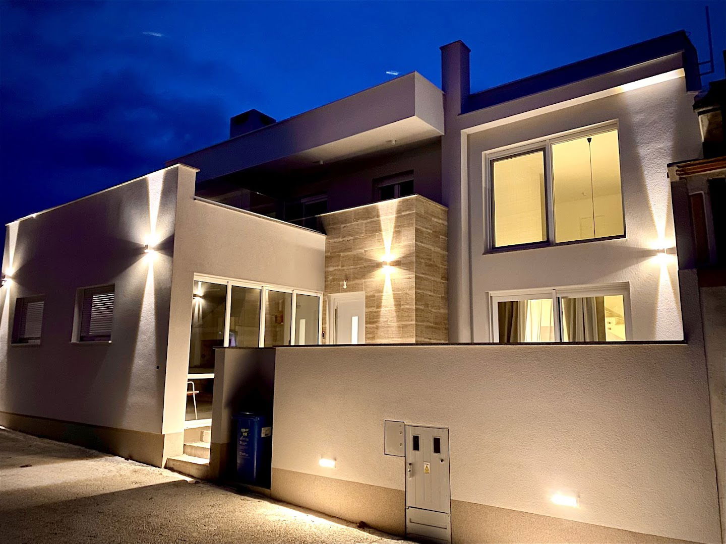 Villa Maksan - sea view, jacuzzi & BBQ garden