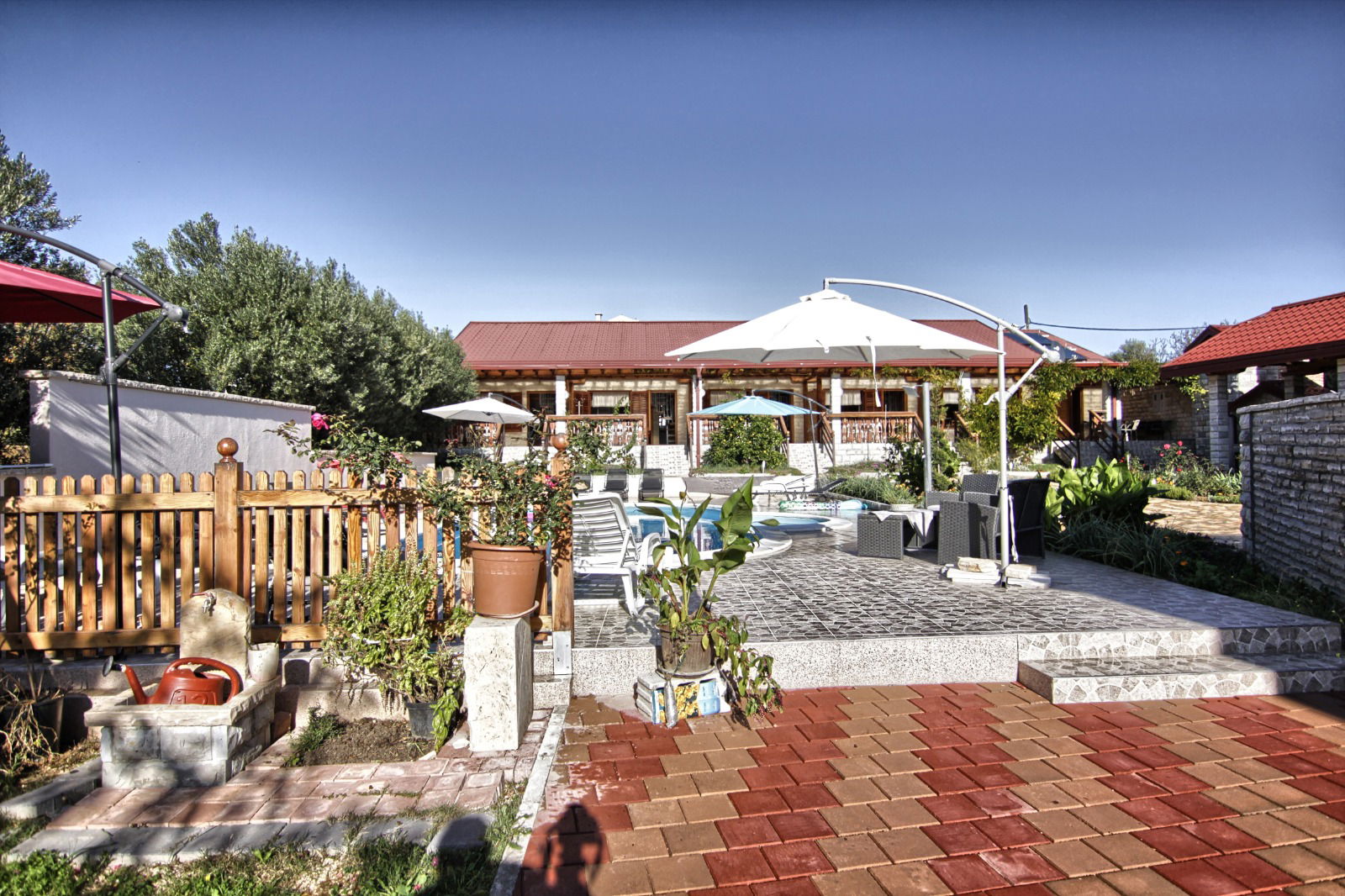 XXI HOLIDAY HAUSE-VILA Ana + Trosobni apartman Sara Žarković