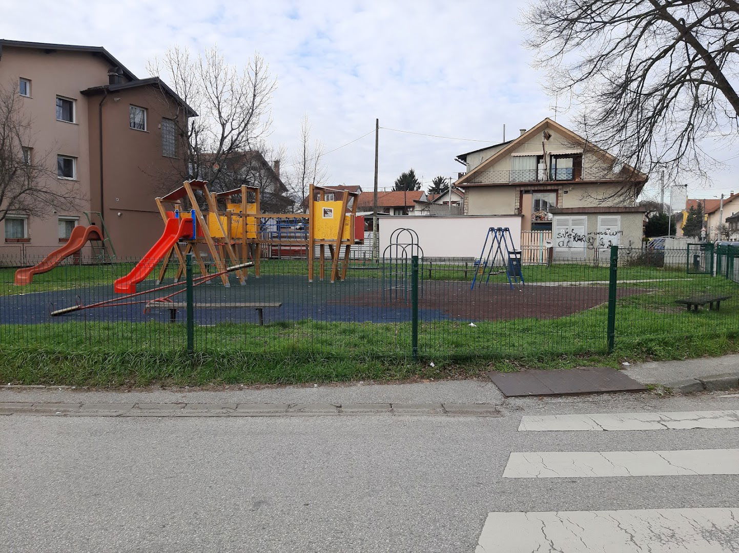 Dječje igralište u Vardarskoj