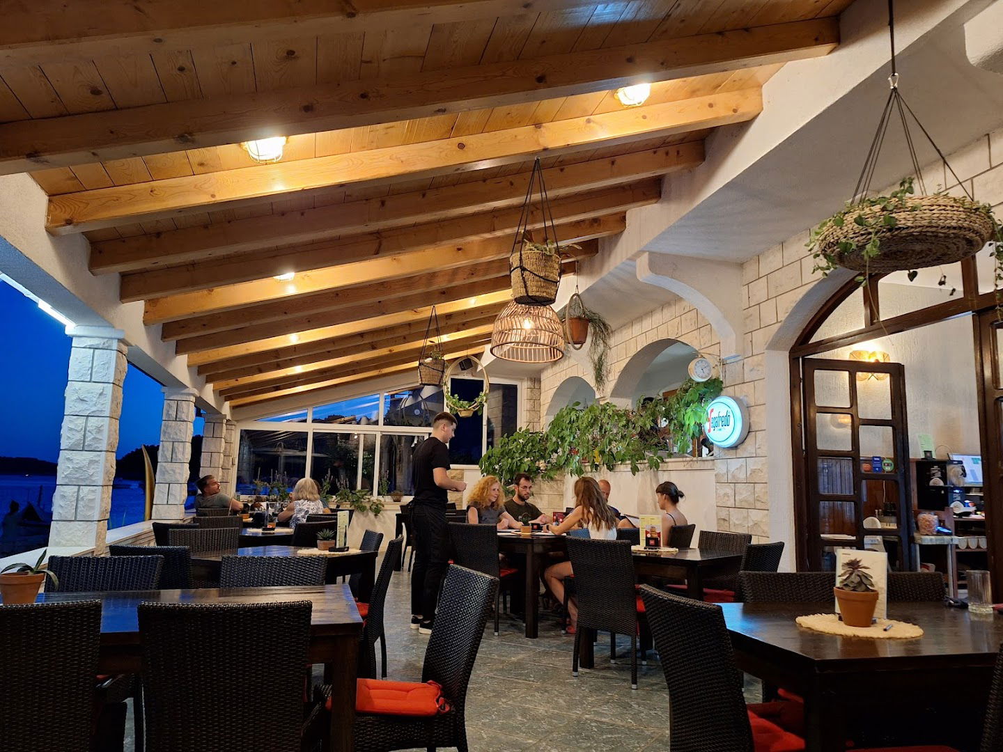 200BAR, Bar & Kitchen