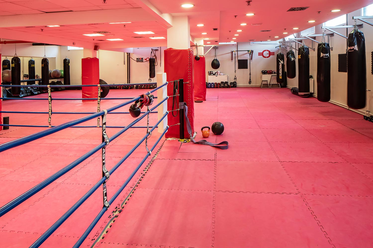 KLUB CENTER: kickboxing, boks, fitboks, tajski boks, MMA, brazilski ju-jitsu