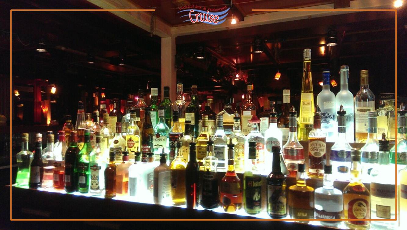 Cruise Cocktail Bar