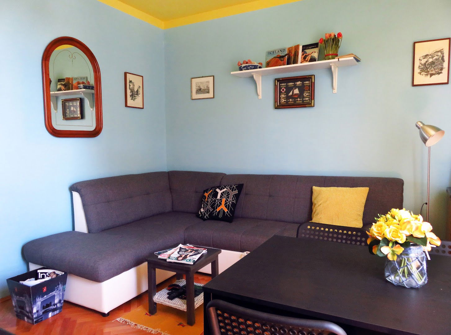 Centrally located apartment near sea (Pecotić)