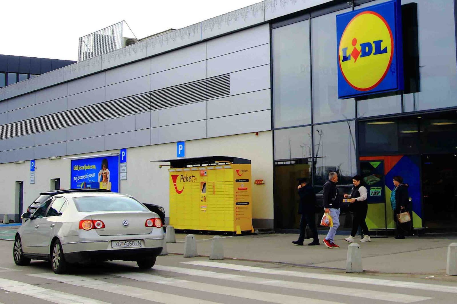 Paket24 (parcel locker)