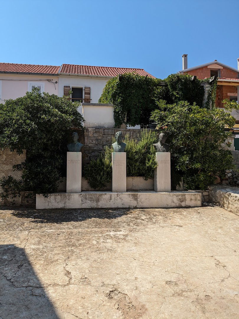 Bus station Veli Rat