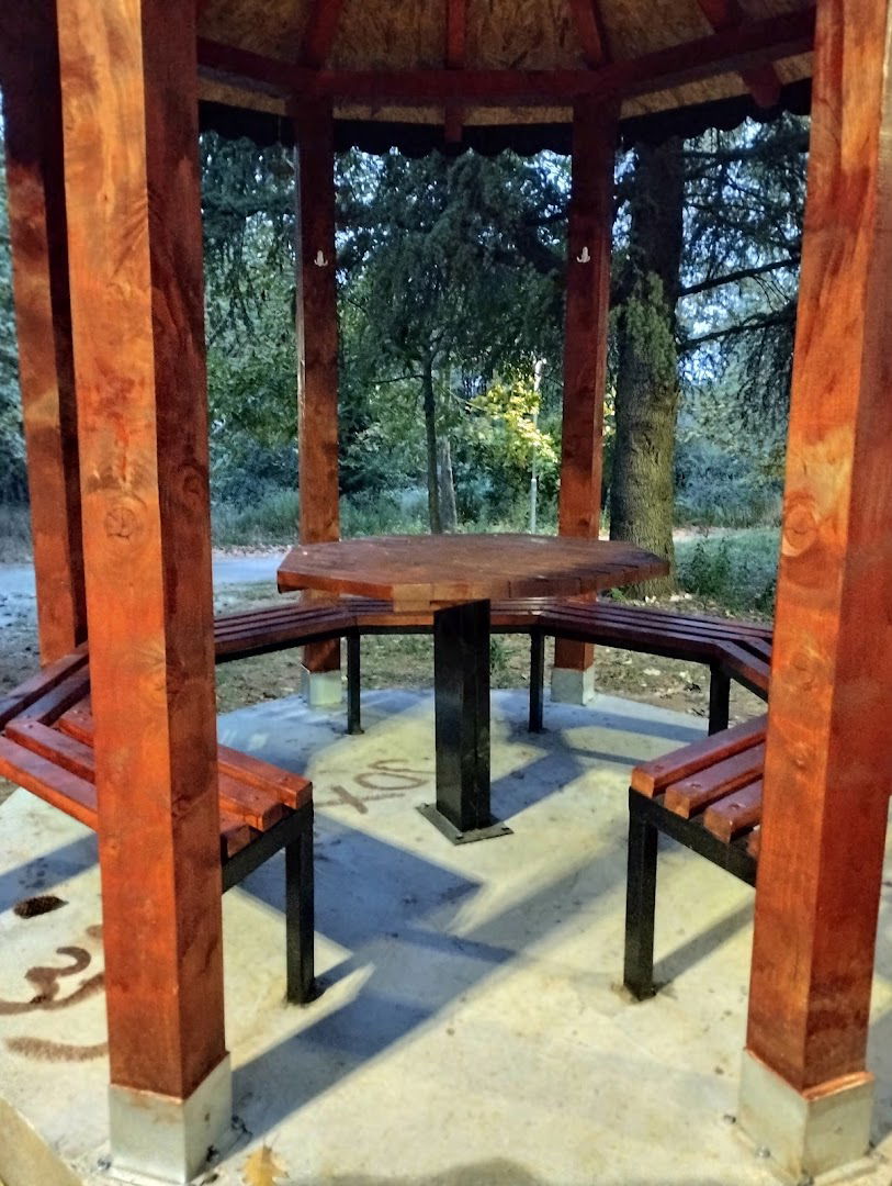 Letnjikovac ispred FFK doma